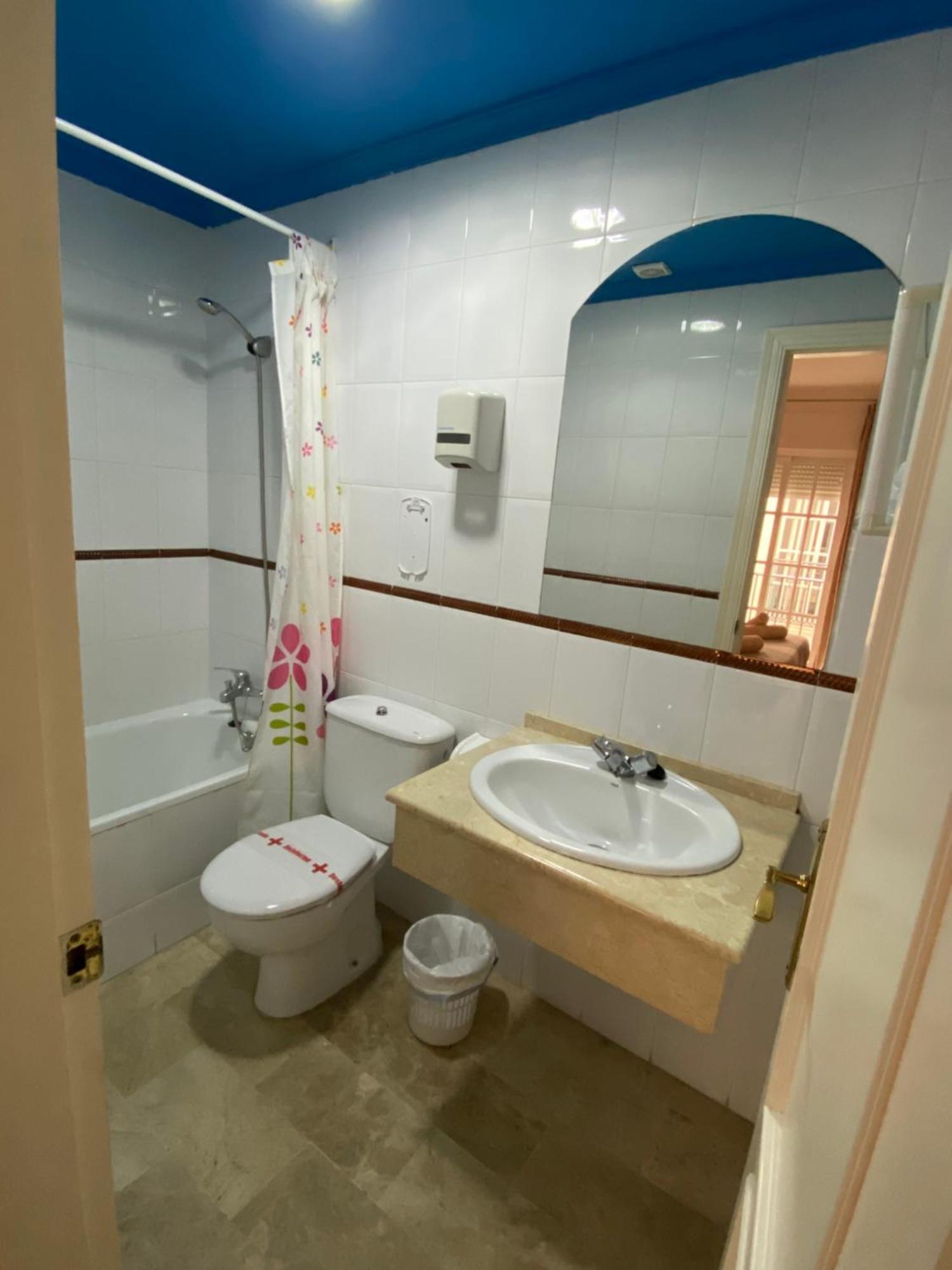 Hostal Montys Nerja Exterior foto
